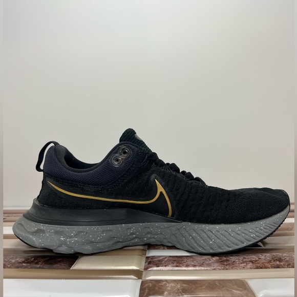 Nike React Infinity Run Flyknit 2(MEN) size 9 - Picture 12 of 16